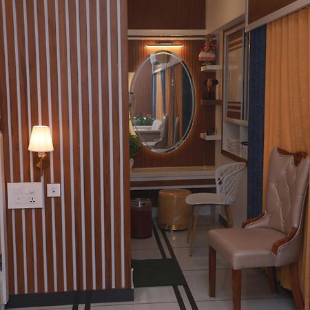 Excellency Airport Hotel Kochi Екстер'єр фото