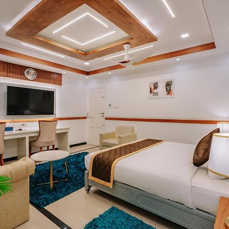 Excellency Airport Hotel Kochi Екстер'єр фото