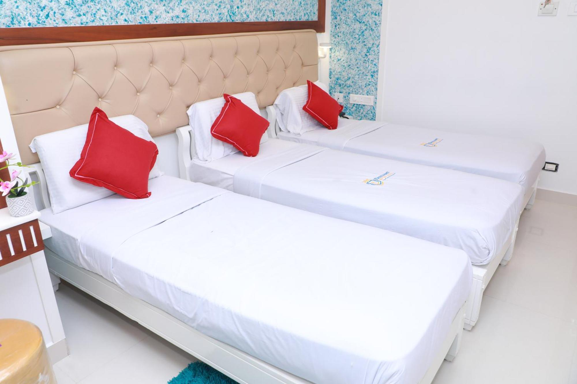 Excellency Airport Hotel Kochi Екстер'єр фото