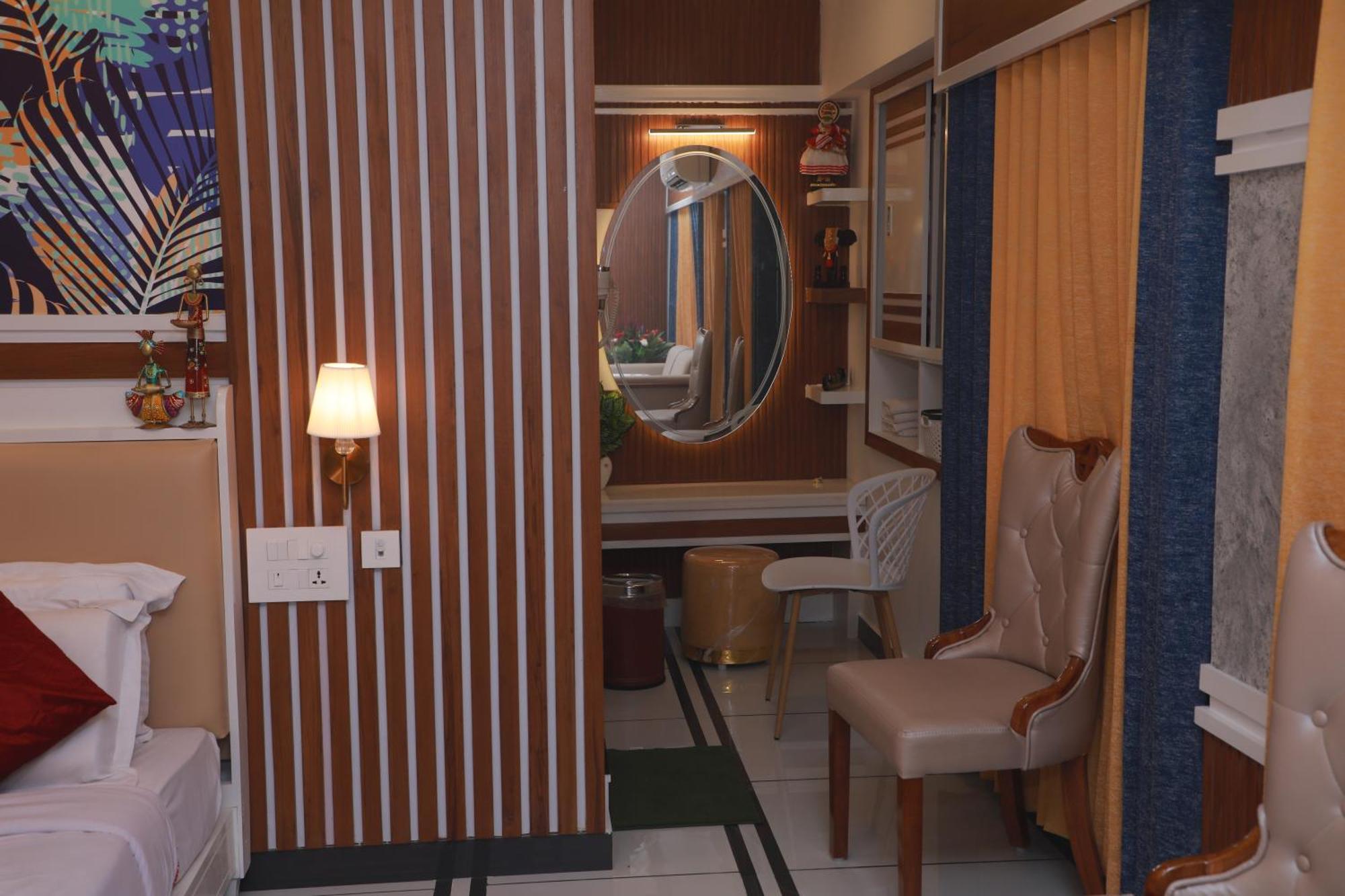 Excellency Airport Hotel Kochi Екстер'єр фото