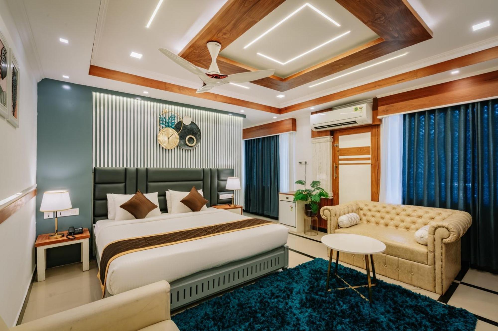 Excellency Airport Hotel Kochi Екстер'єр фото